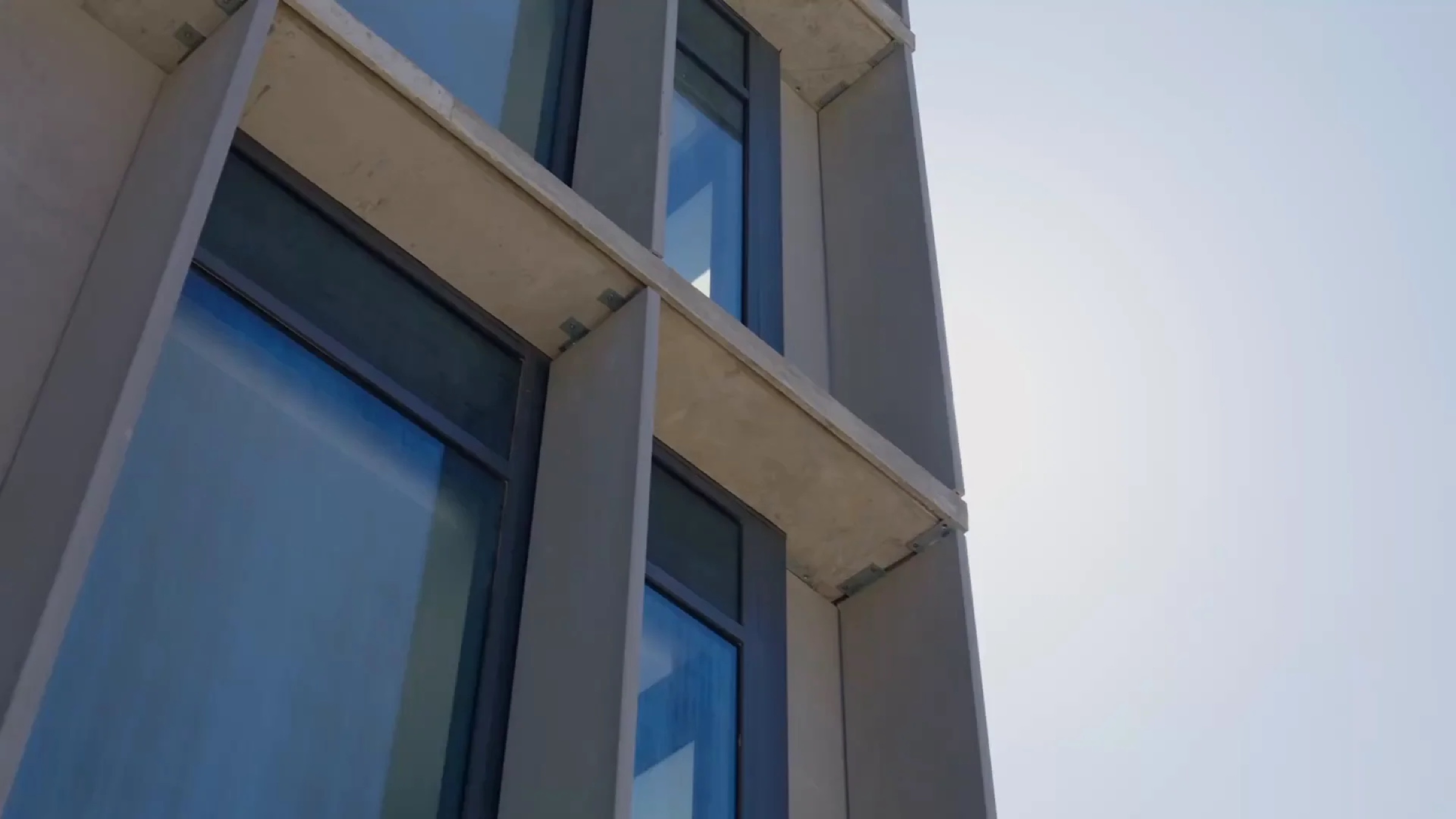 Detalle arquitectónico fachada LUCA